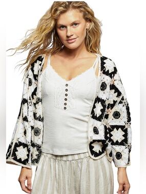 POL White Black Tan Granny Square Open Knit Long Sleeve Cardigan
